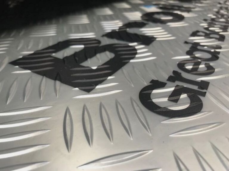 Коврик под гриль Broil King резиновый серебристый