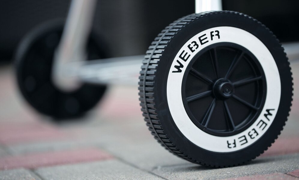 Угольный гриль Weber Classic Kettle 57 см черный