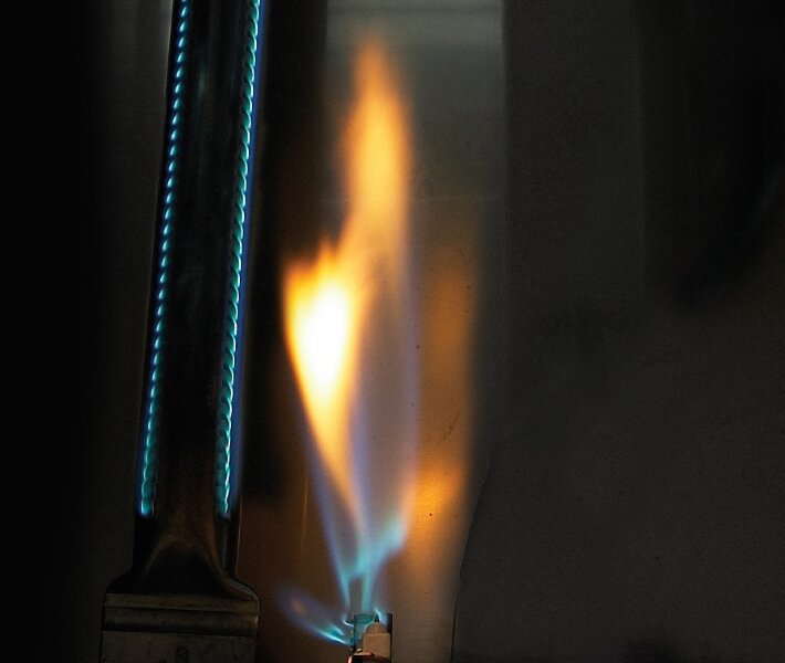 Газовый гриль Napoleon Rogue-425 с конфоркой черный