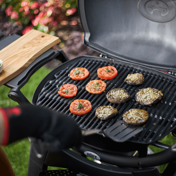 Газовый гриль Weber Q 2200 черный с тележкой 