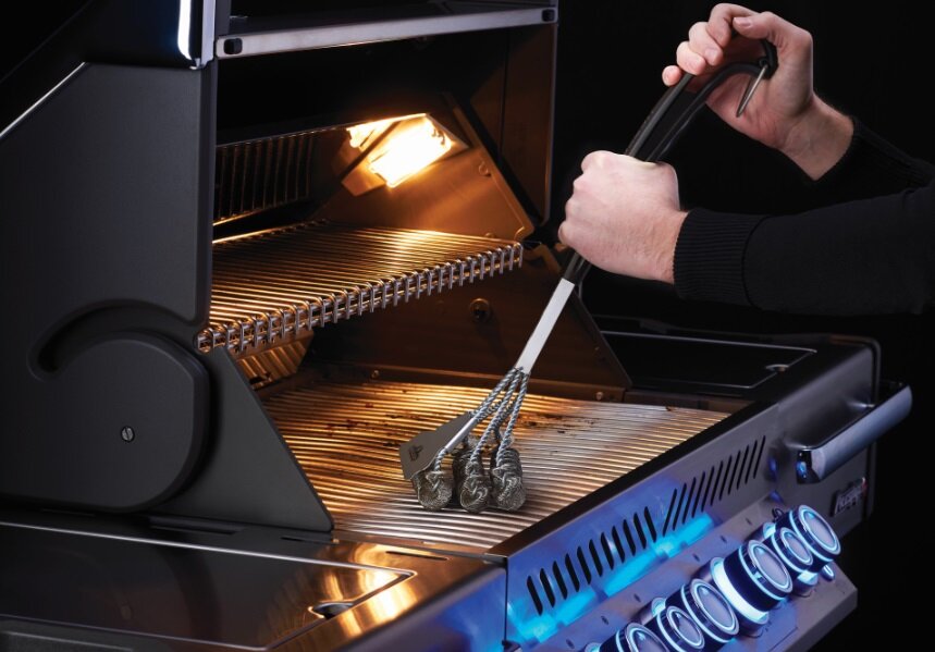 Щетка для чистки решеток гриля Napoleon трехрядный спиралевидный скребок