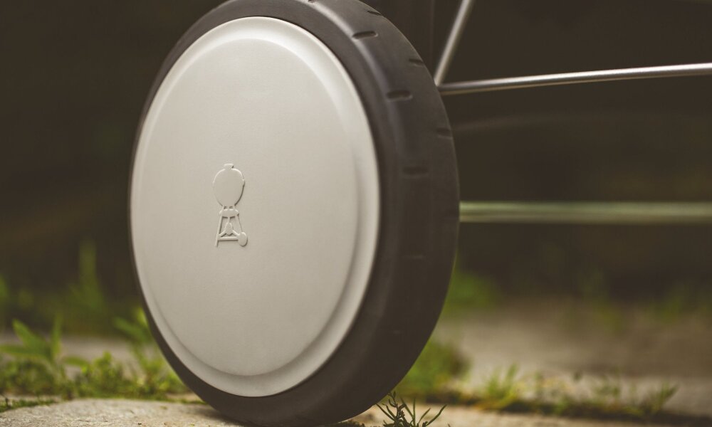 Угольный гриль Weber Performer Deluxe GBS 57 см черный