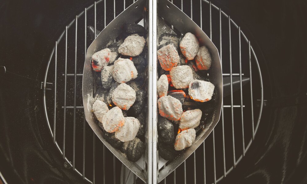 Угольный гриль Weber Performer Deluxe GBS 57 см черный