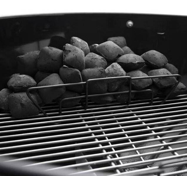 Угольный гриль Weber Master-Touch GBS E-6755 черный