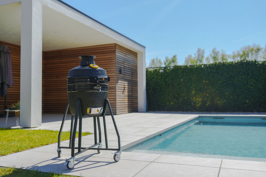 Керамический гриль GRLLR Ember 16″ глянцево-черный с тележкой