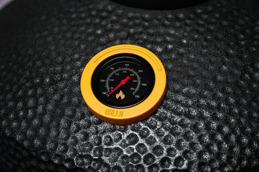 Керамический гриль GRLLR Ember 22″ глянцево-черный с тележкой