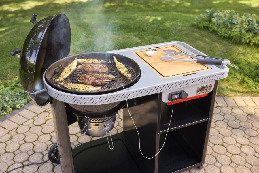 Угольный гриль Weber Performer Premium Smart GBS 57 см черный  
