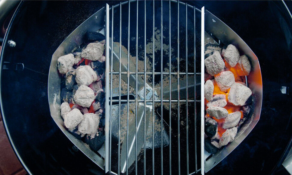 Угольный гриль Weber Master-Touch GBS C-5750 дымчатый