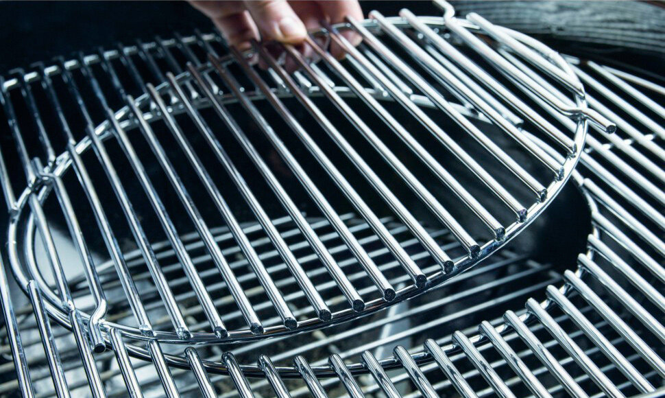 Угольный гриль Weber Master-Touch GBS C-5750 дымчатый