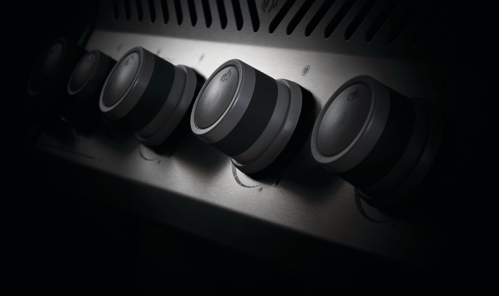 Газовый гриль Napoleon Rogue-425 RSB с вертелом