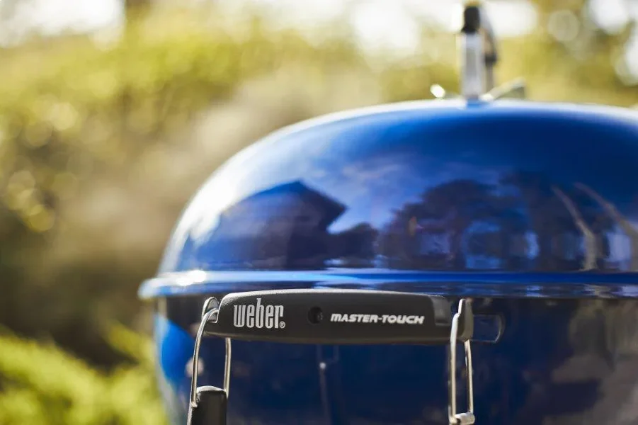 Угольный гриль Weber Master-Touch GBS C-5755 синий океан