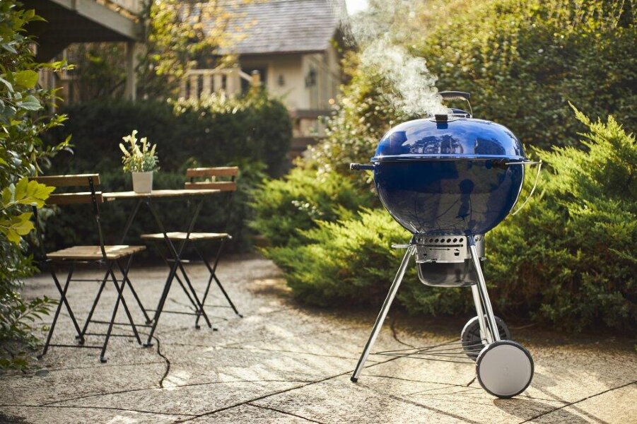 Угольный гриль Weber Master-Touch GBS C-5755 синий океан