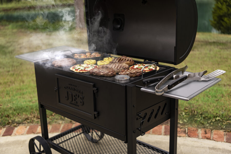 Угольный гриль Oklahoma Joe's Judge Limited Edition