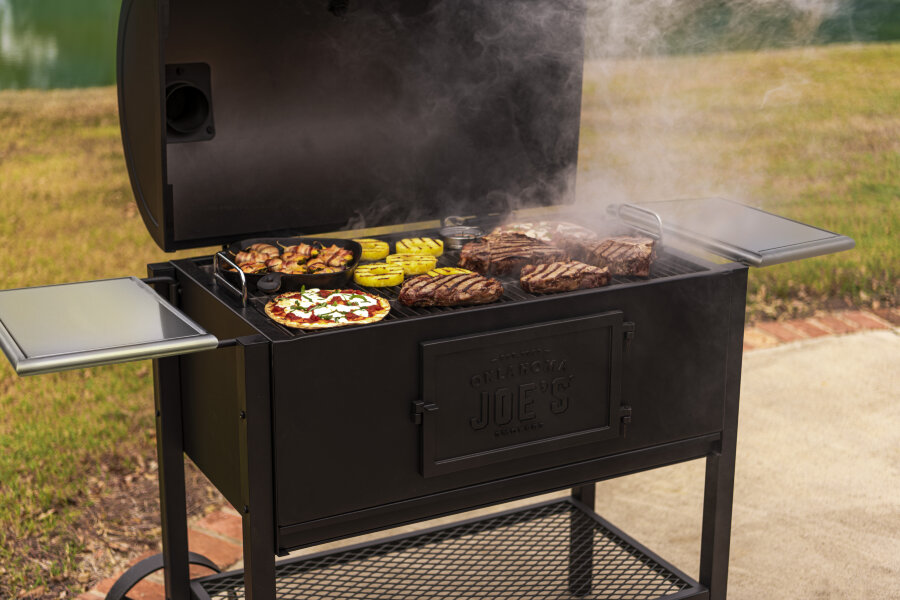 Угольный гриль Oklahoma Joe's Judge Limited Edition