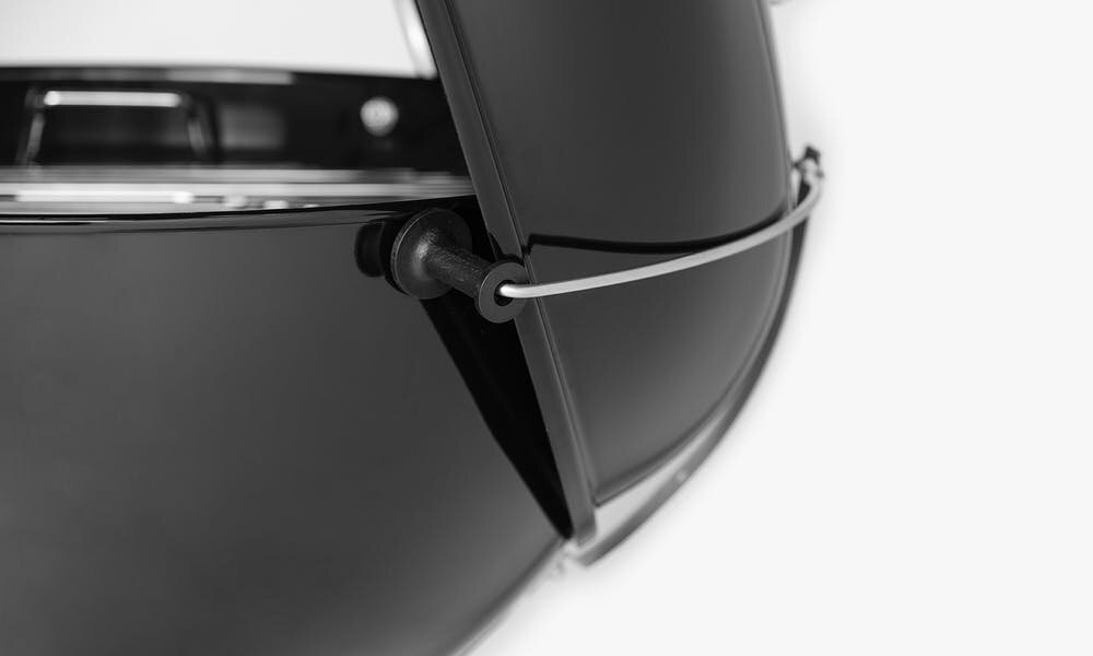 Угольный гриль Weber Master-Touch GBS E-5750 черный