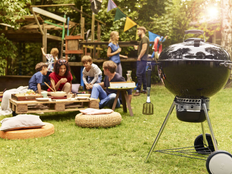 Угольный гриль Weber Master-Touch GBS E-5750 черный