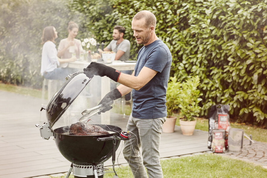 Угольный гриль Weber Master-Touch GBS Premium E-5770 черный