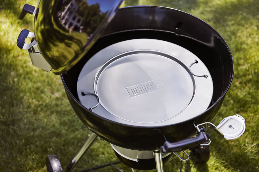 Угольный гриль Weber Master-Touch GBS Premium E-5770 черный