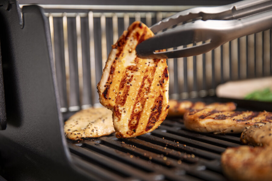 Газовый гриль Weber Genesis E-315 черный