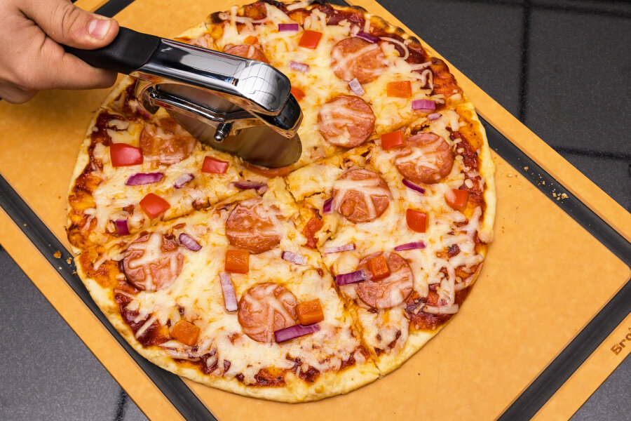 Нож для пиццы Broil King колесо