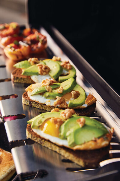 Газовый гриль Napoleon Rogue-425 SE Phantom с ИК горелкой