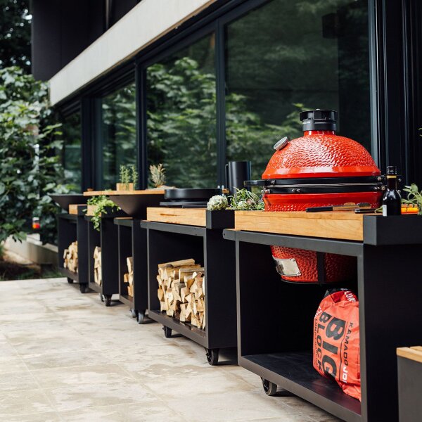 Стол OFYR для гриля Kamado Joe черный на колесах с деревянной столешницей