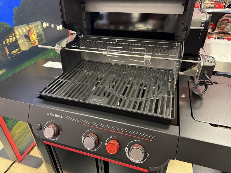 Газовый гриль Weber Genesis E-330WR GBS Stealth Edition