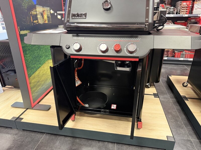 Газовый гриль Weber Genesis E-330WR GBS Stealth Edition