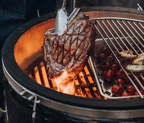 Угольный гриль Monolith LeChef PRO 2.0 красный